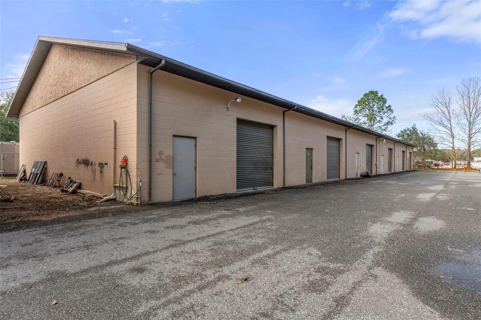 Listing photo id 21 for 6410 Suncoast Boulevard