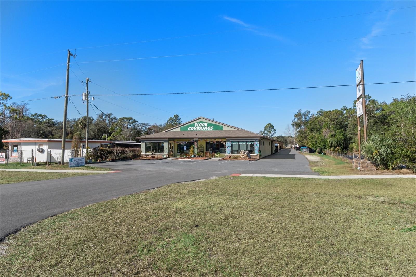 Listing photo id 2 for 6410 Suncoast Boulevard