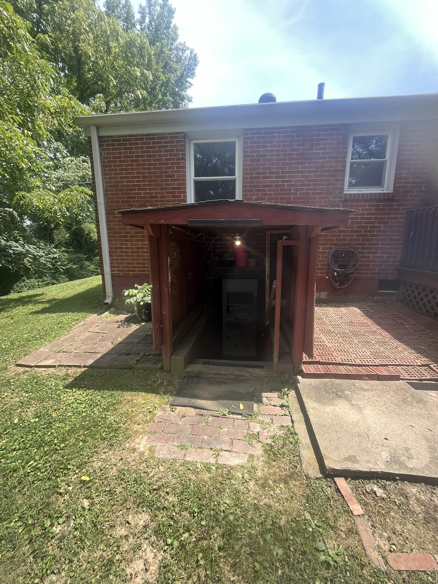 Listing photo id 15 for 50 Grass Street