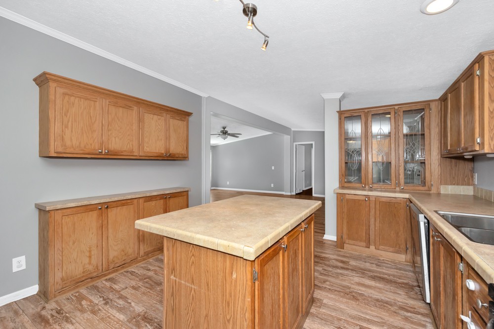 Listing photo id 10 for 27 2nd Street