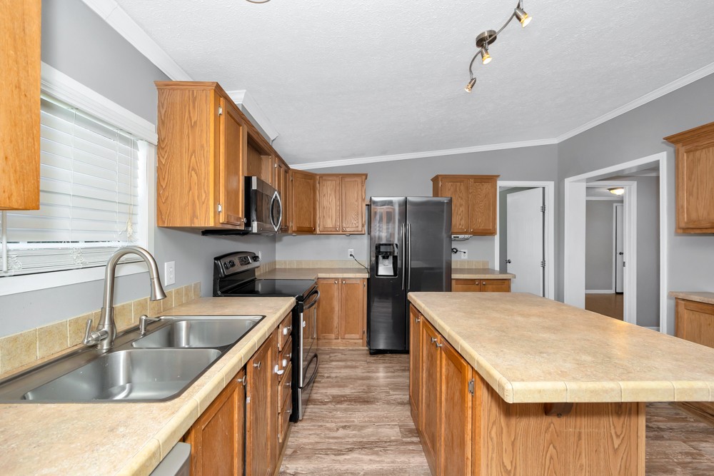 Listing photo id 7 for 27 2nd Street