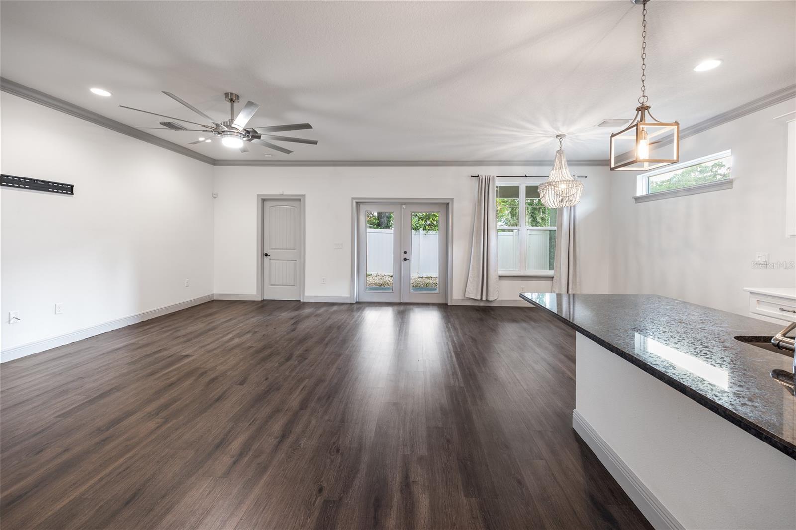 Listing photo id 16 for 4721 25th Loop