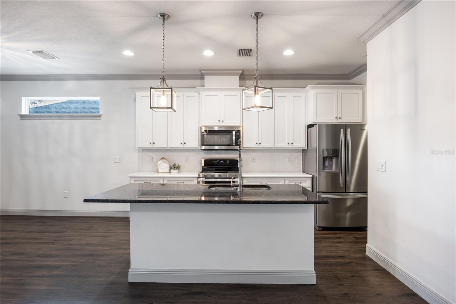 Listing photo id 17 for 4721 25th Loop