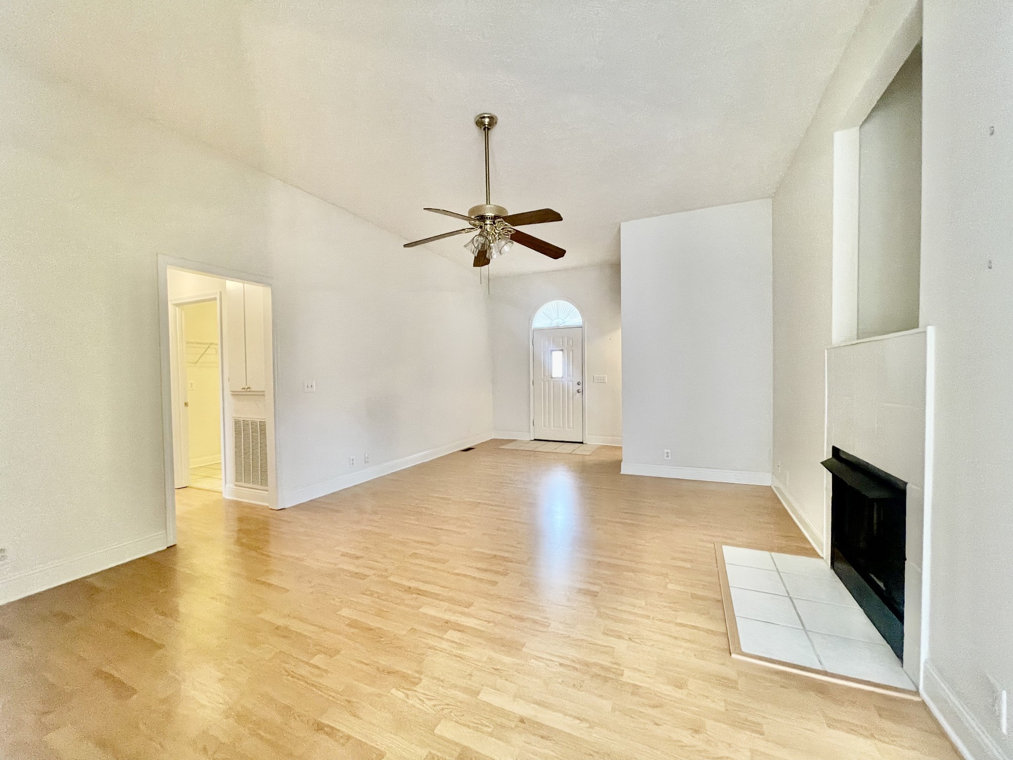 Image 6 of 7 For 1510 Grant Avenue