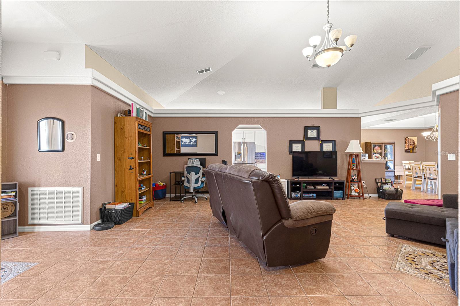 Image 7 of 37 For 15391 90th Court