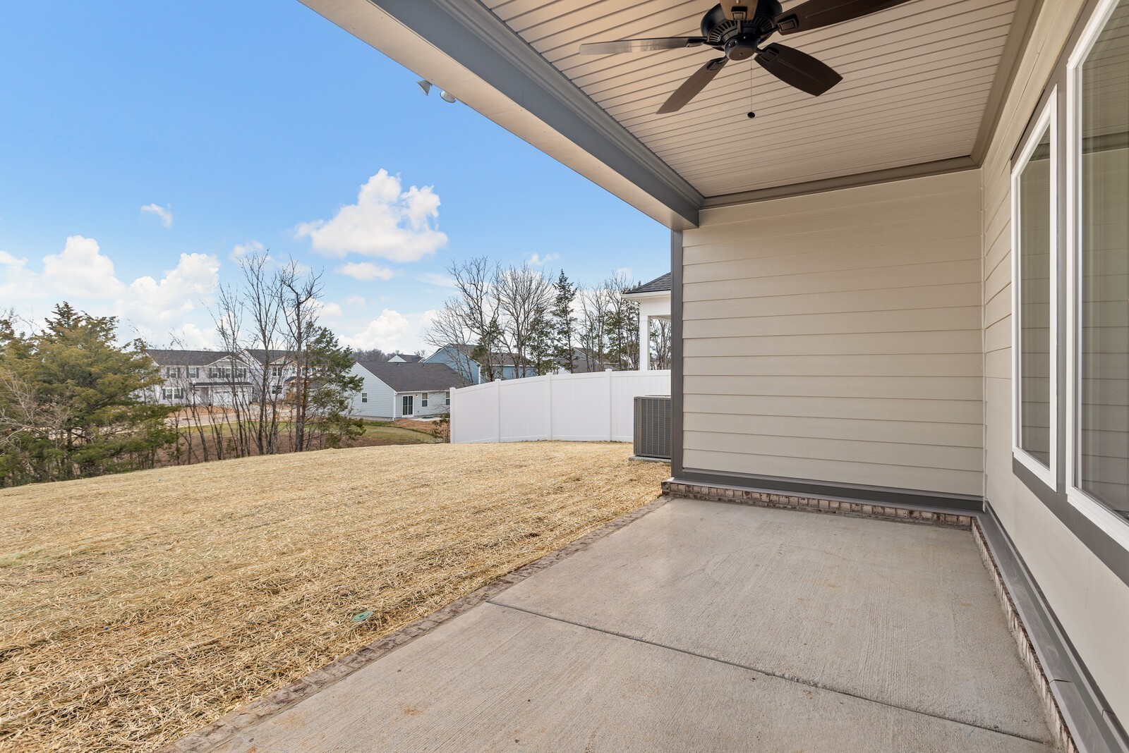 Listing photo id 25 for 6299 Whispering Oak Loop