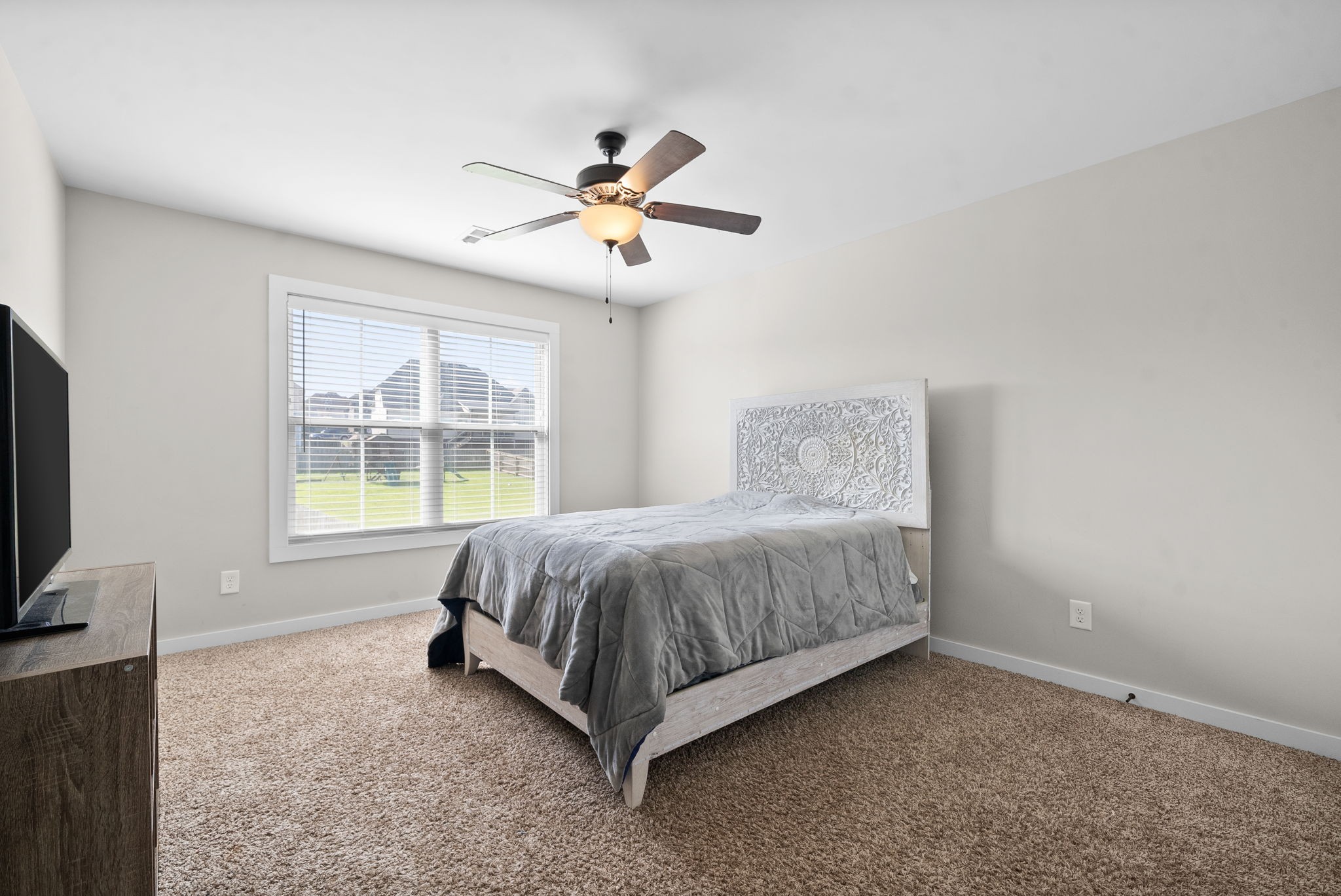 Image 21 of 51 For 1 Diamond Cove Place
