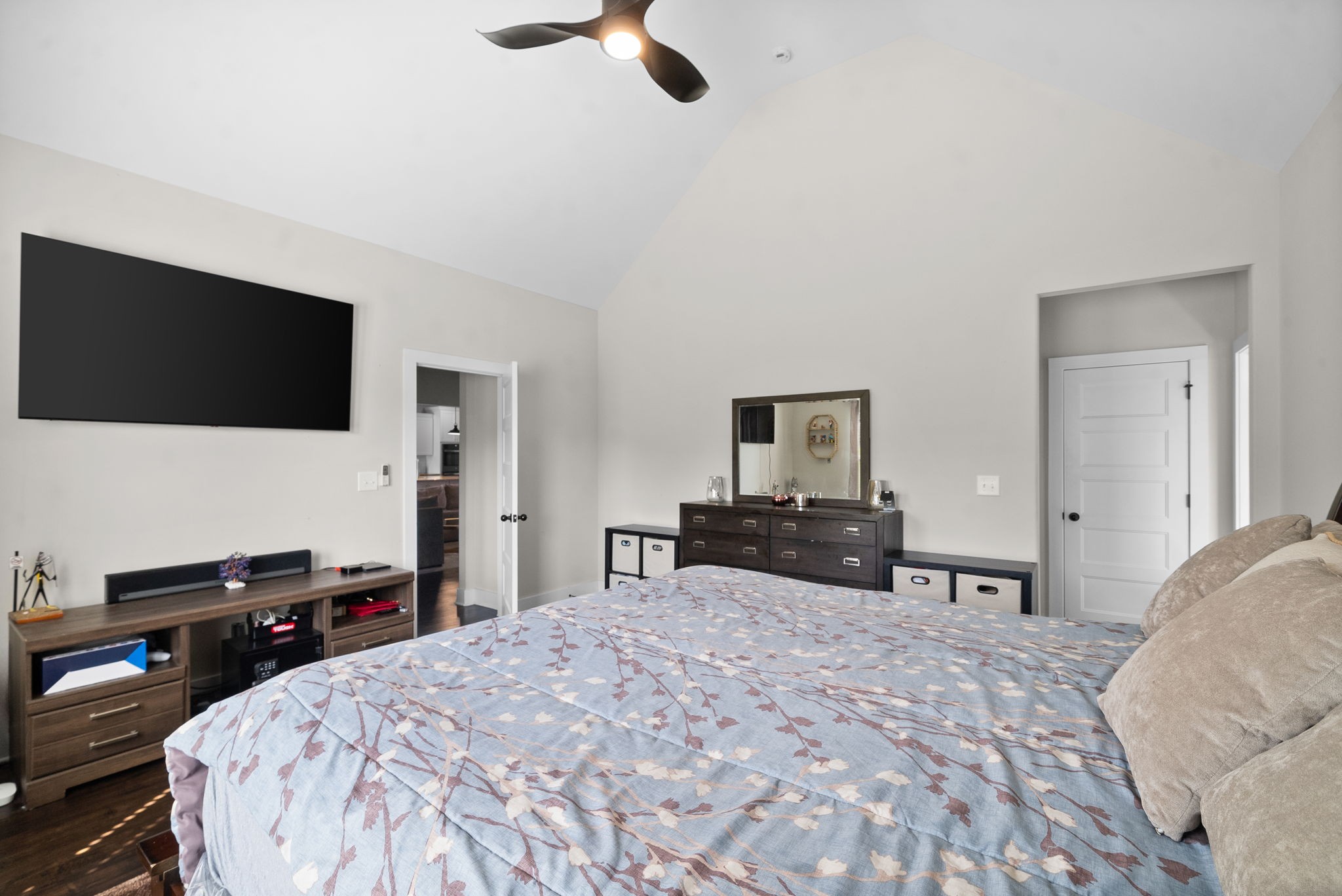 Image 22 of 51 For 1 Diamond Cove Place