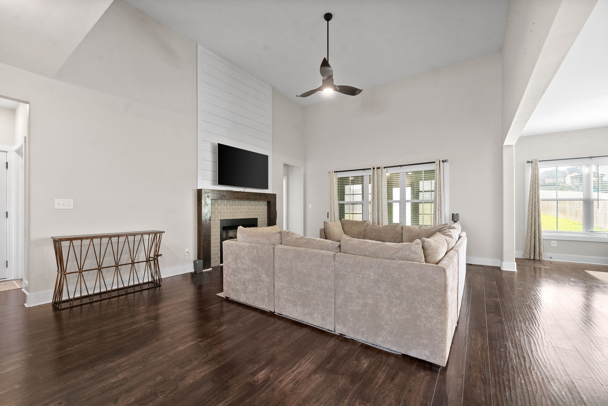 Image 7 of 51 For 1 Diamond Cove Place