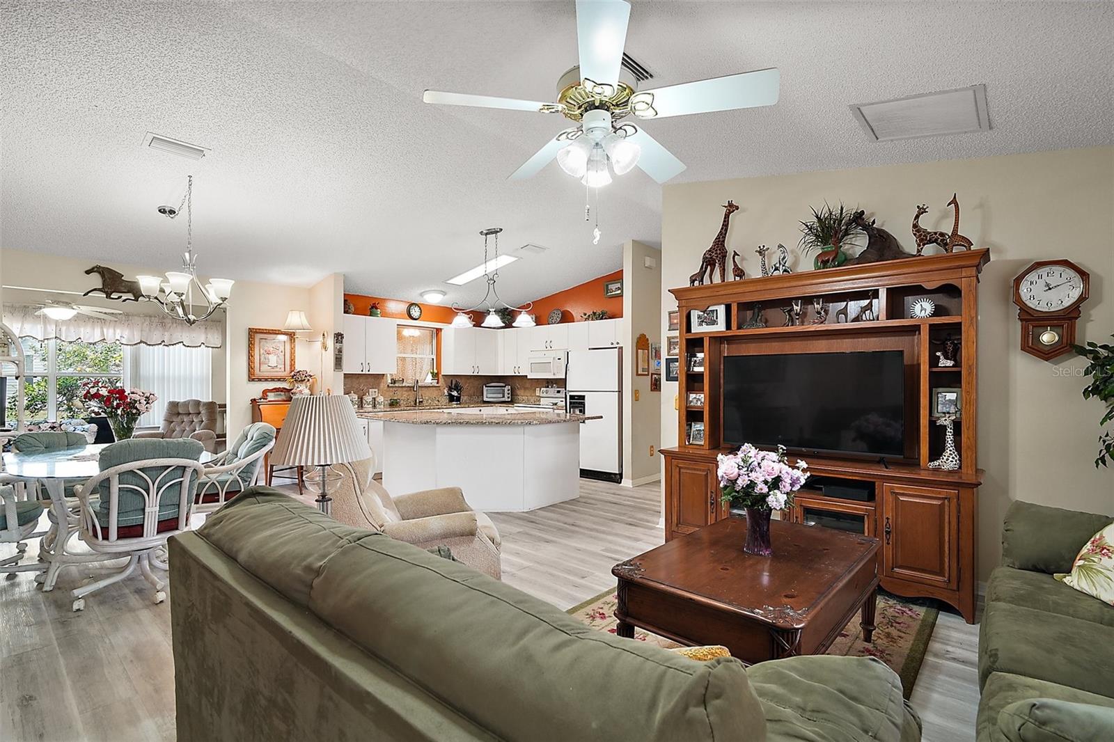 Image 5 of 25 For 2538 Privada Drive
