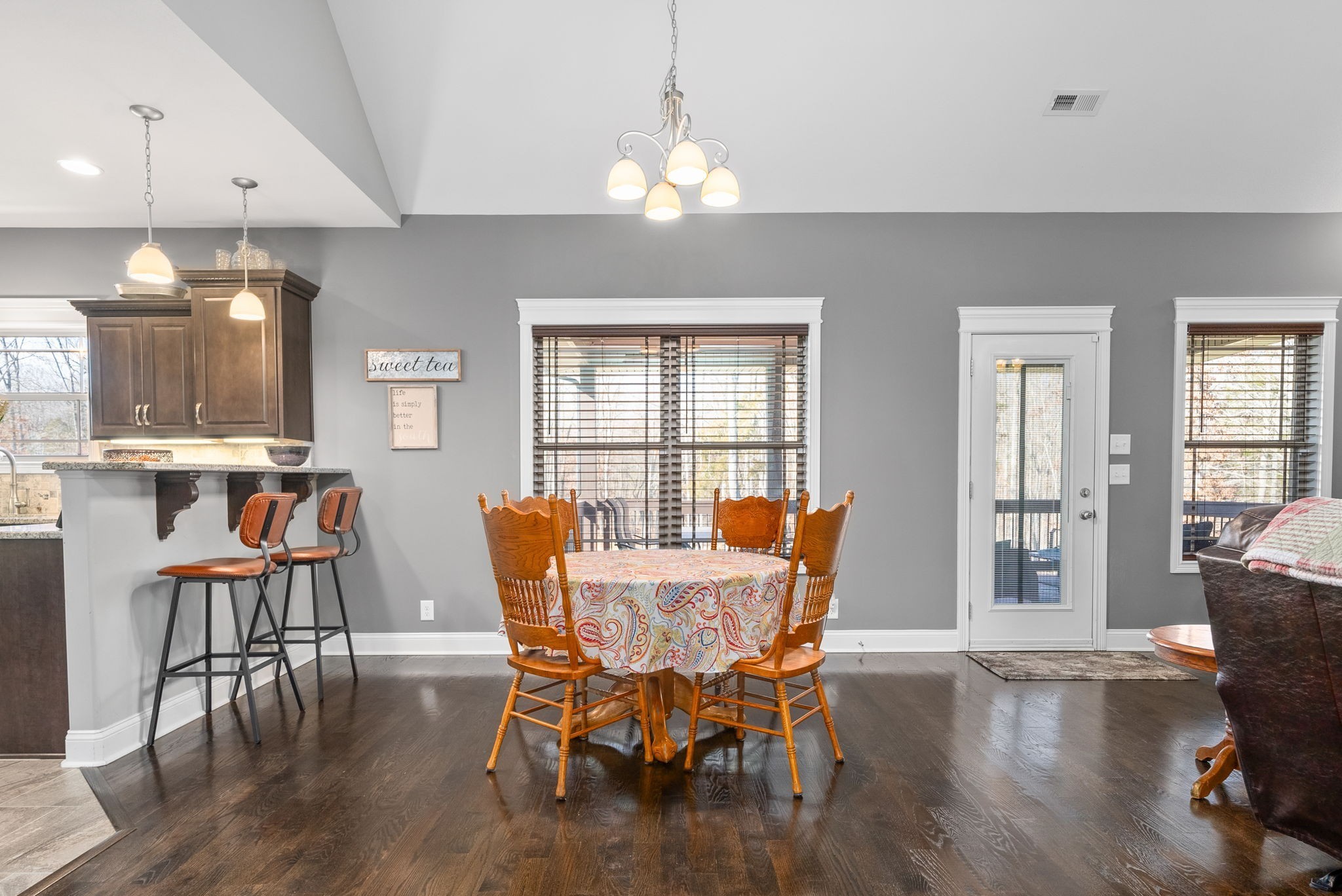 Image 11 of 41 For 912 Chula Court