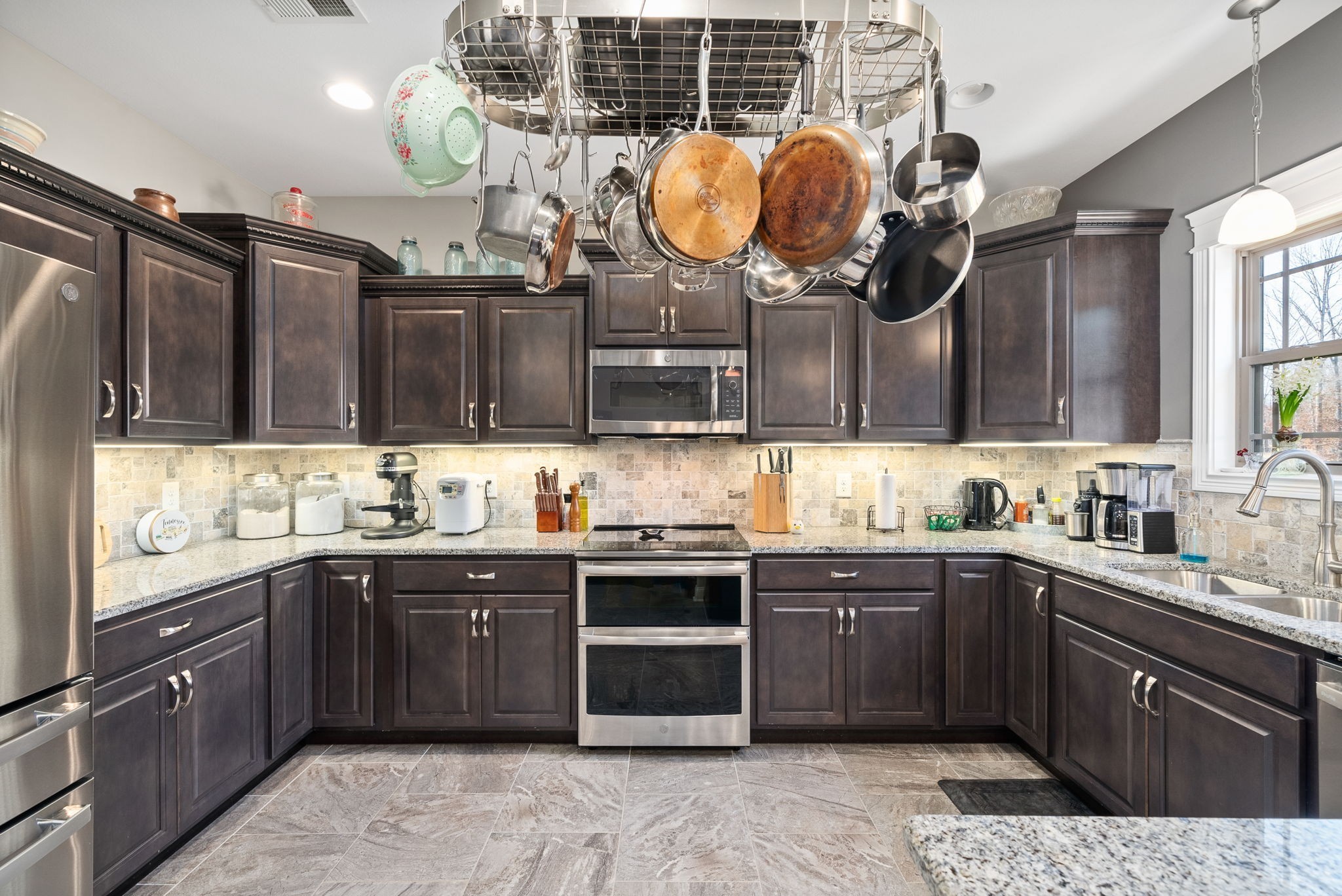 Image 16 of 41 For 912 Chula Court