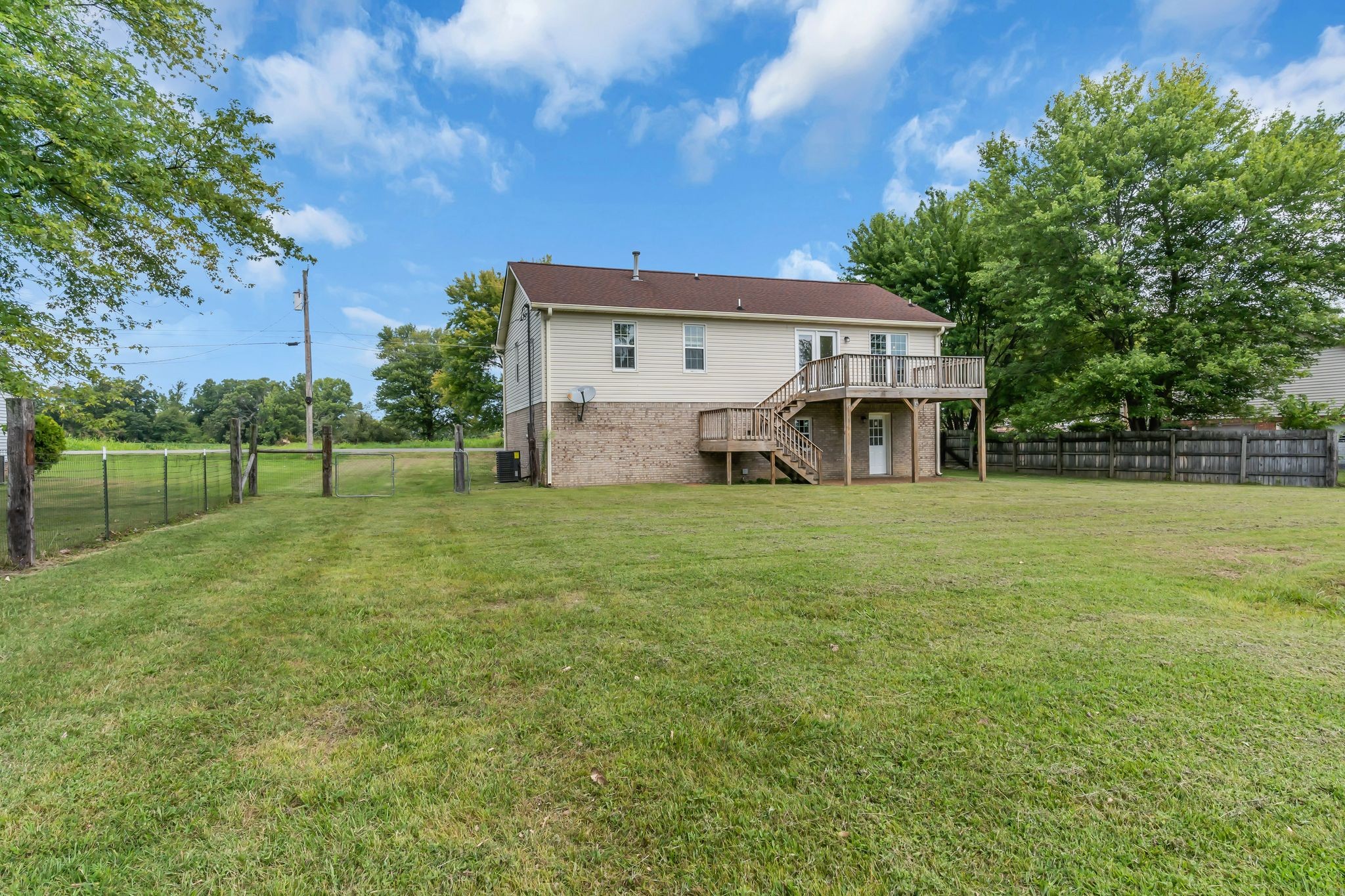 Image 25 of 36 For 11576 Kingfisher Court 191