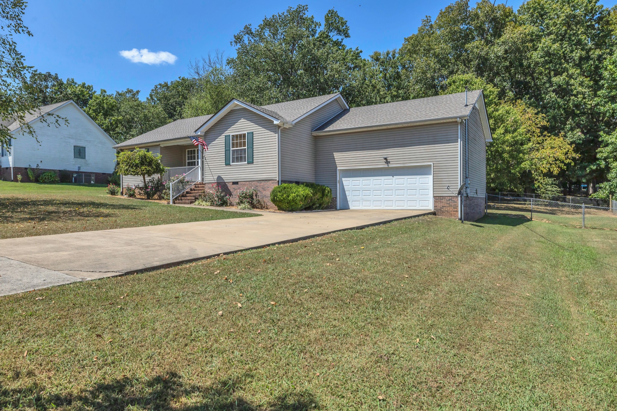 Listing photo id 0 for 336 Twisted Oaks Drive