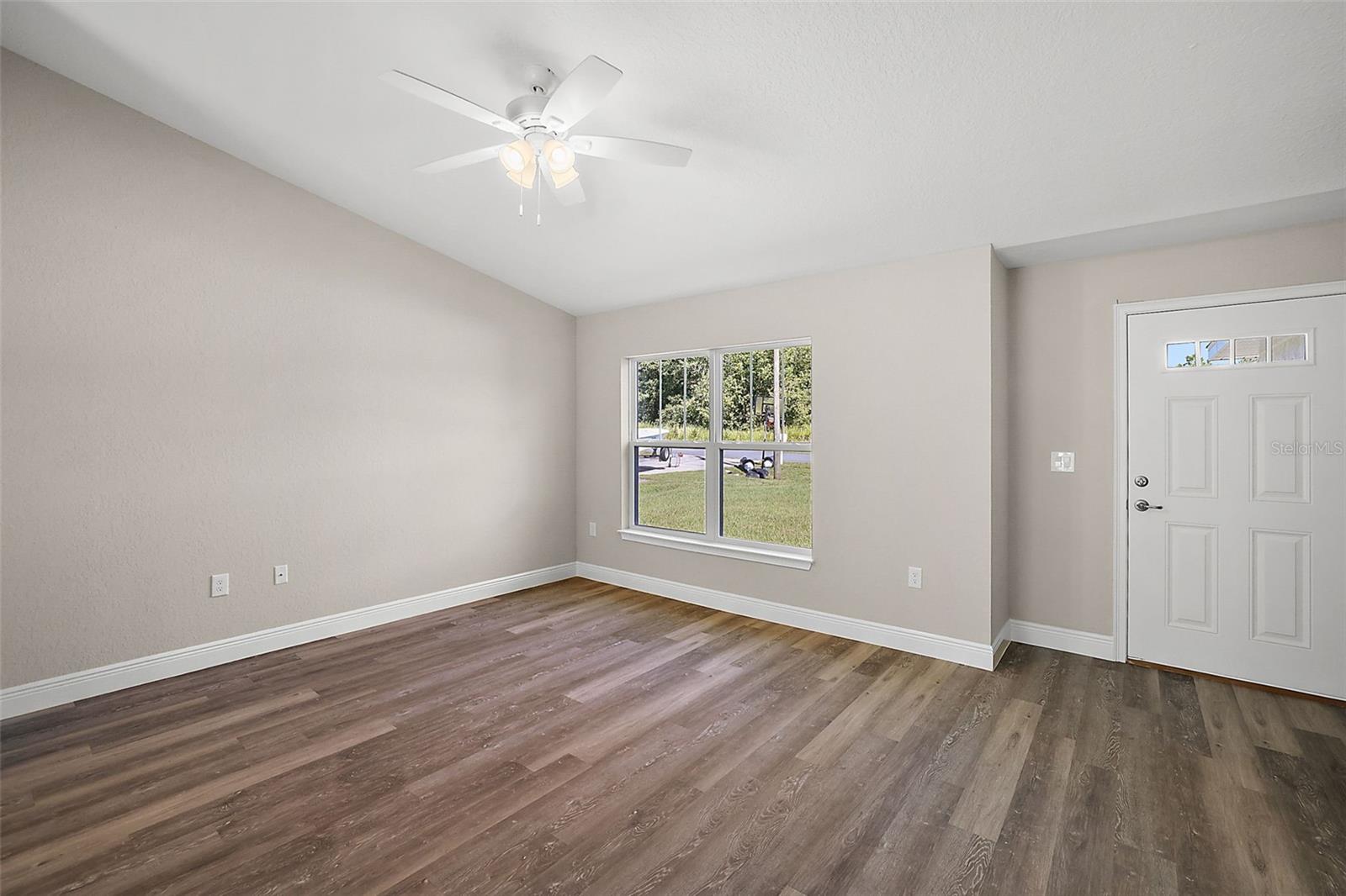 Image 10 of 30 For 206 Emerald Road