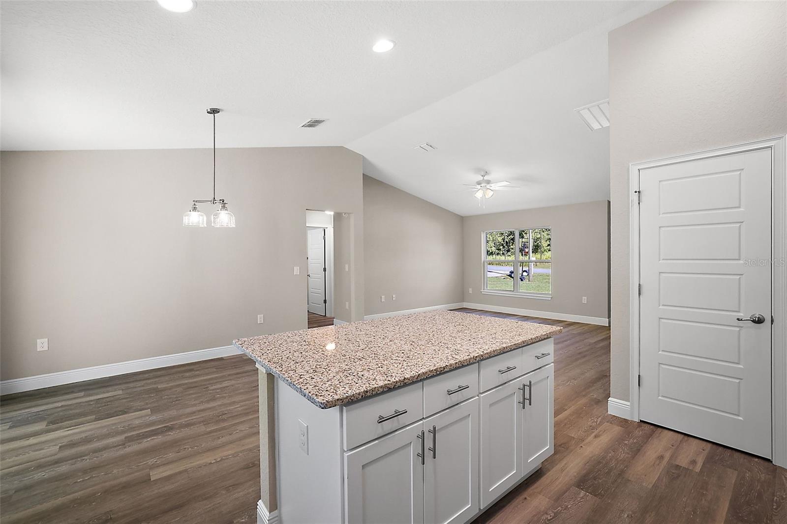Image 14 of 30 For 206 Emerald Road