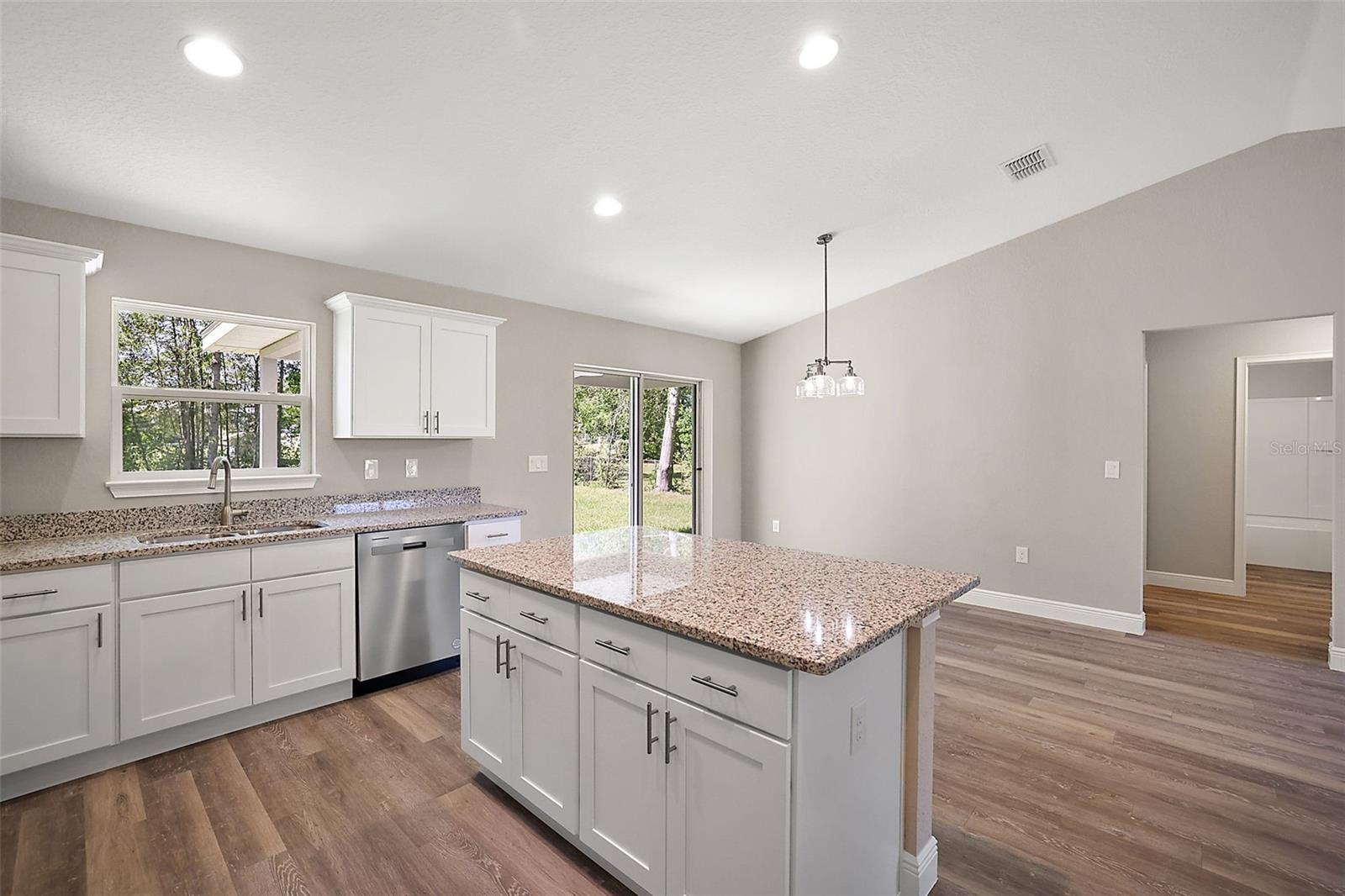 Image 15 of 30 For 206 Emerald Road