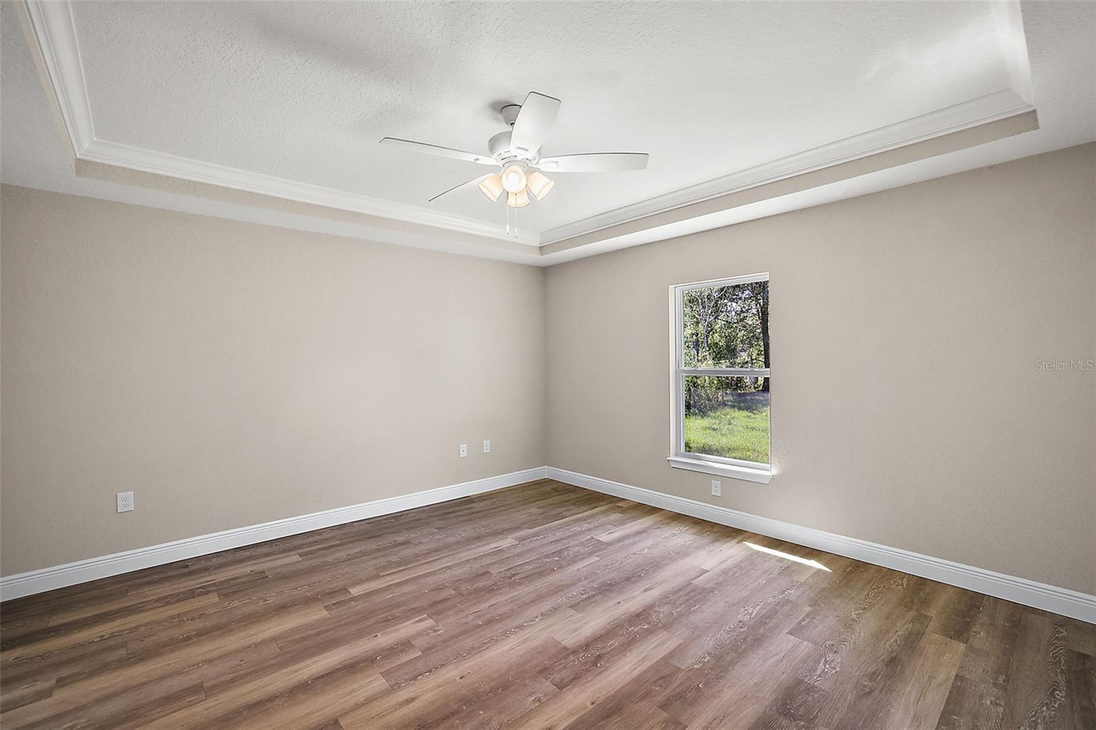 Image 16 of 30 For 206 Emerald Road