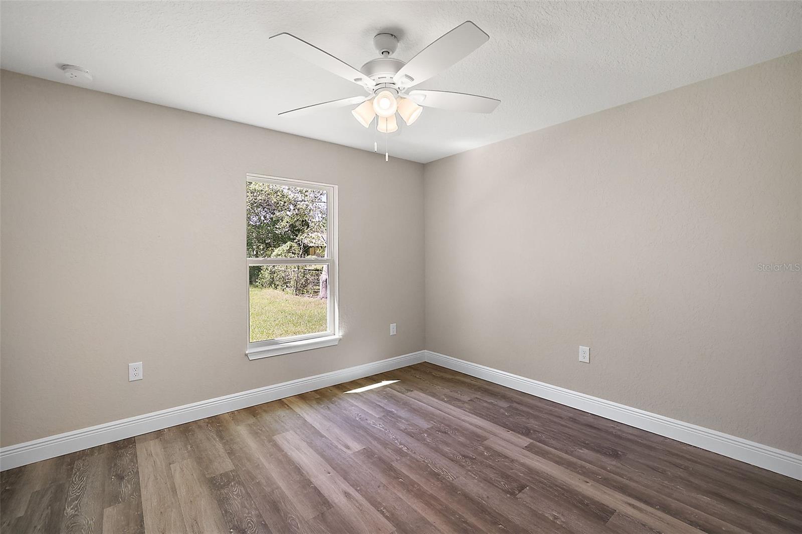 Image 21 of 30 For 206 Emerald Road