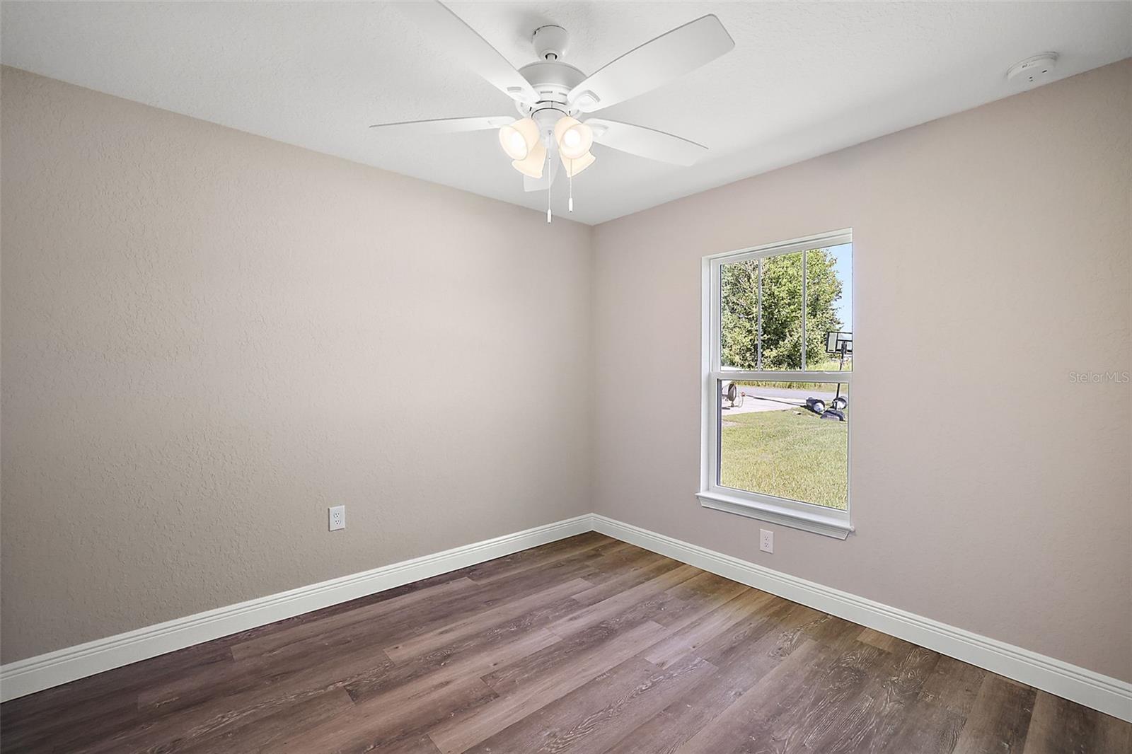 Image 22 of 30 For 206 Emerald Road