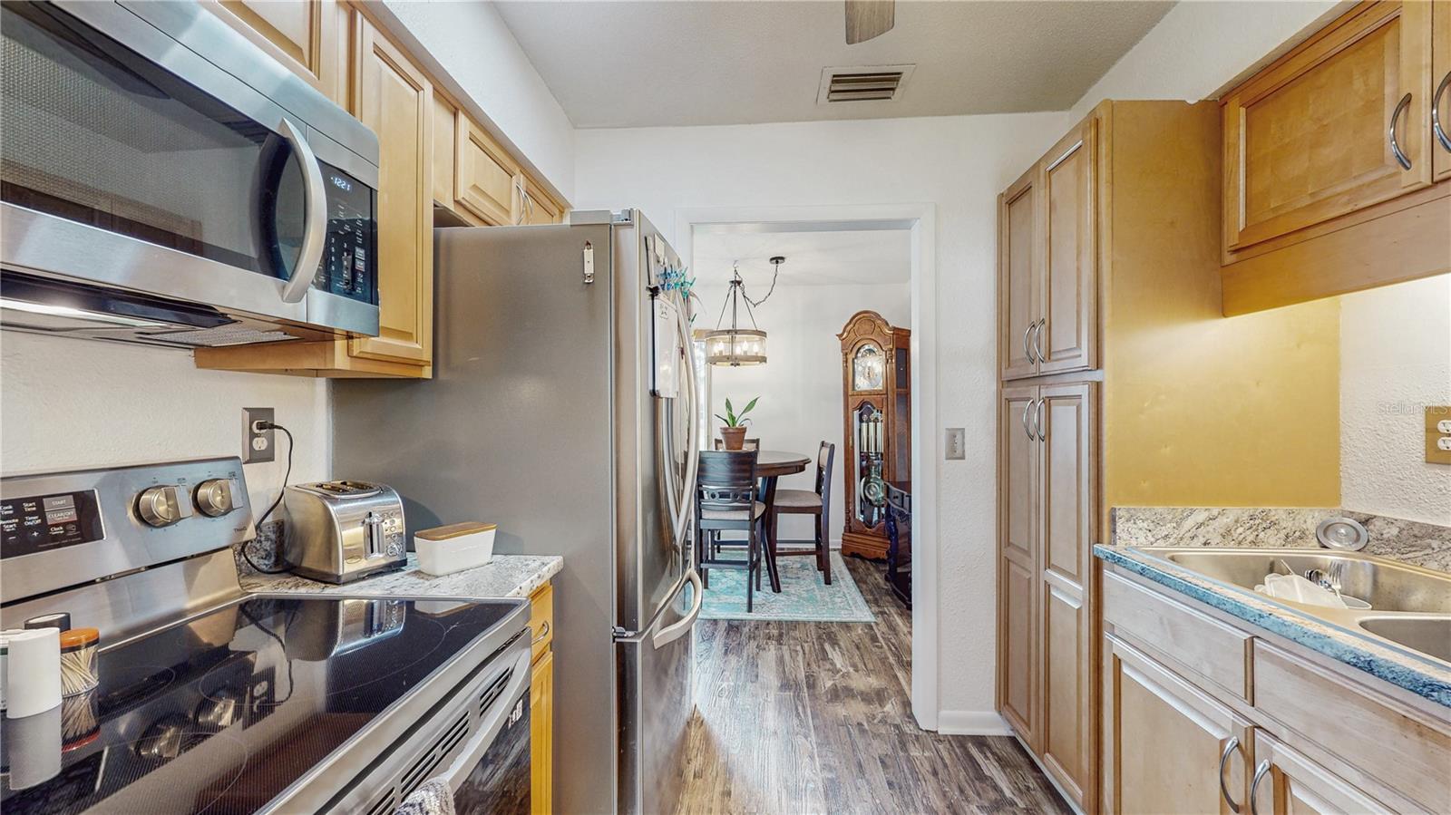 Image 15 of 27 For 21615 Raintree Street
