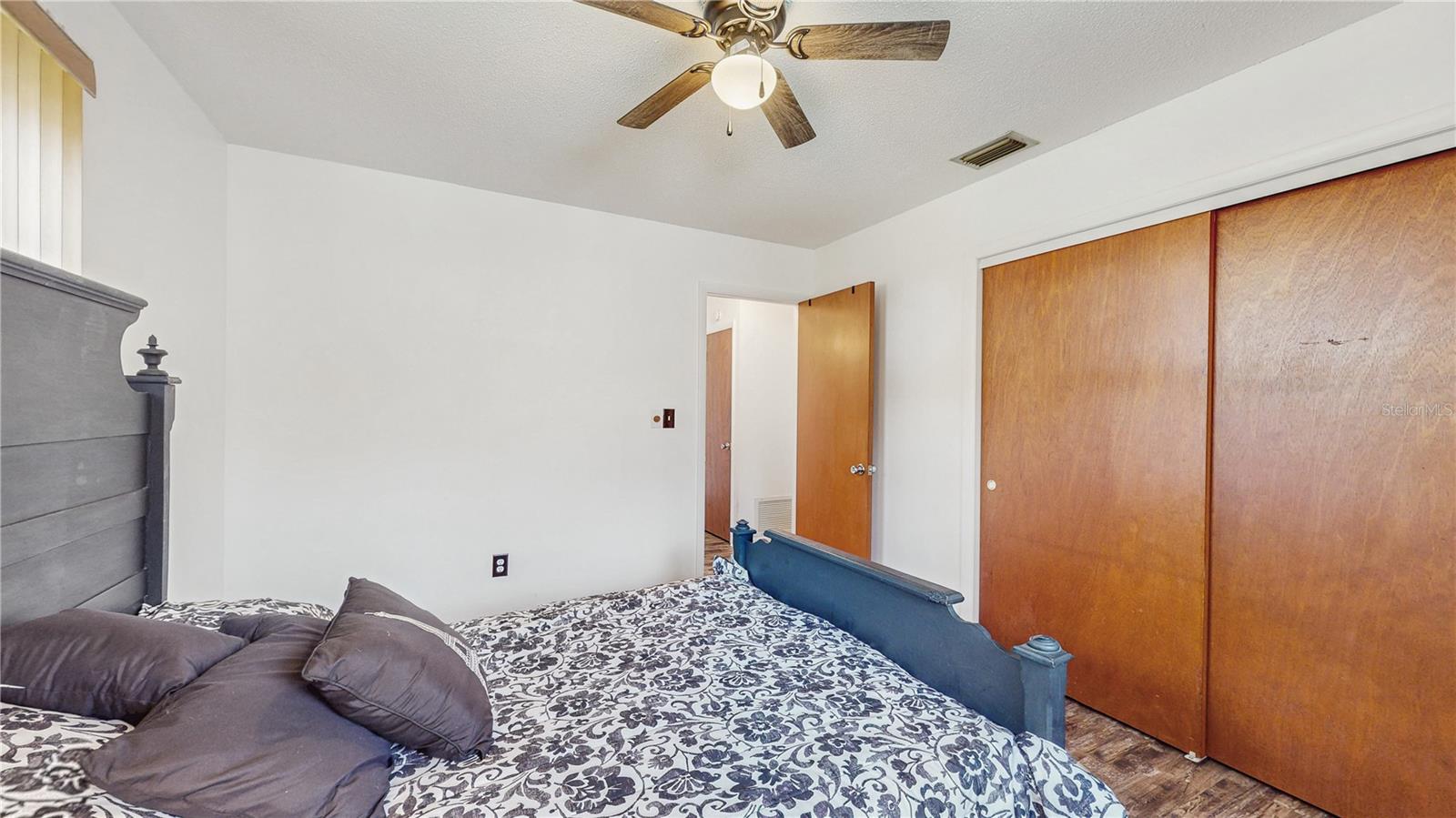 Image 17 of 27 For 21615 Raintree Street