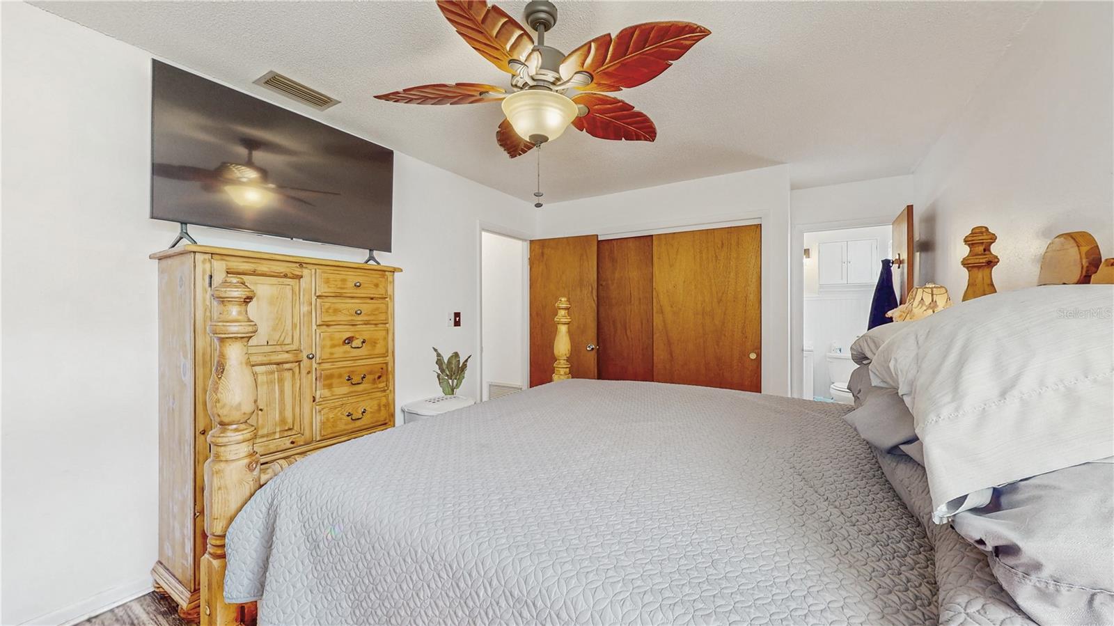 Image 19 of 27 For 21615 Raintree Street