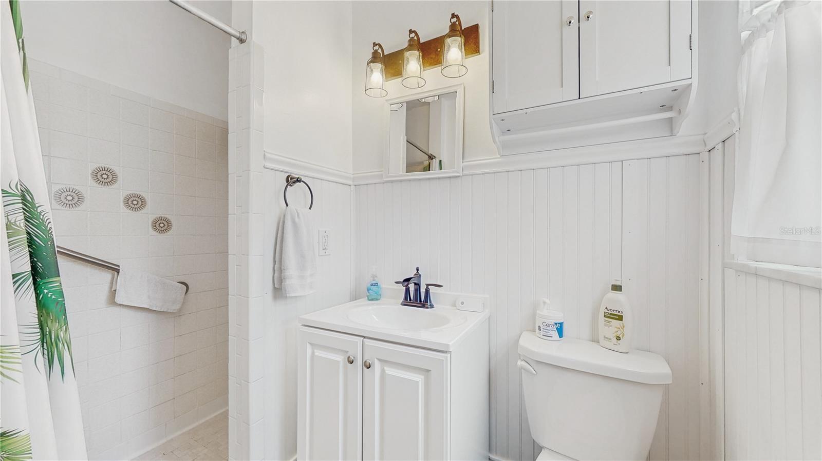 Image 21 of 27 For 21615 Raintree Street