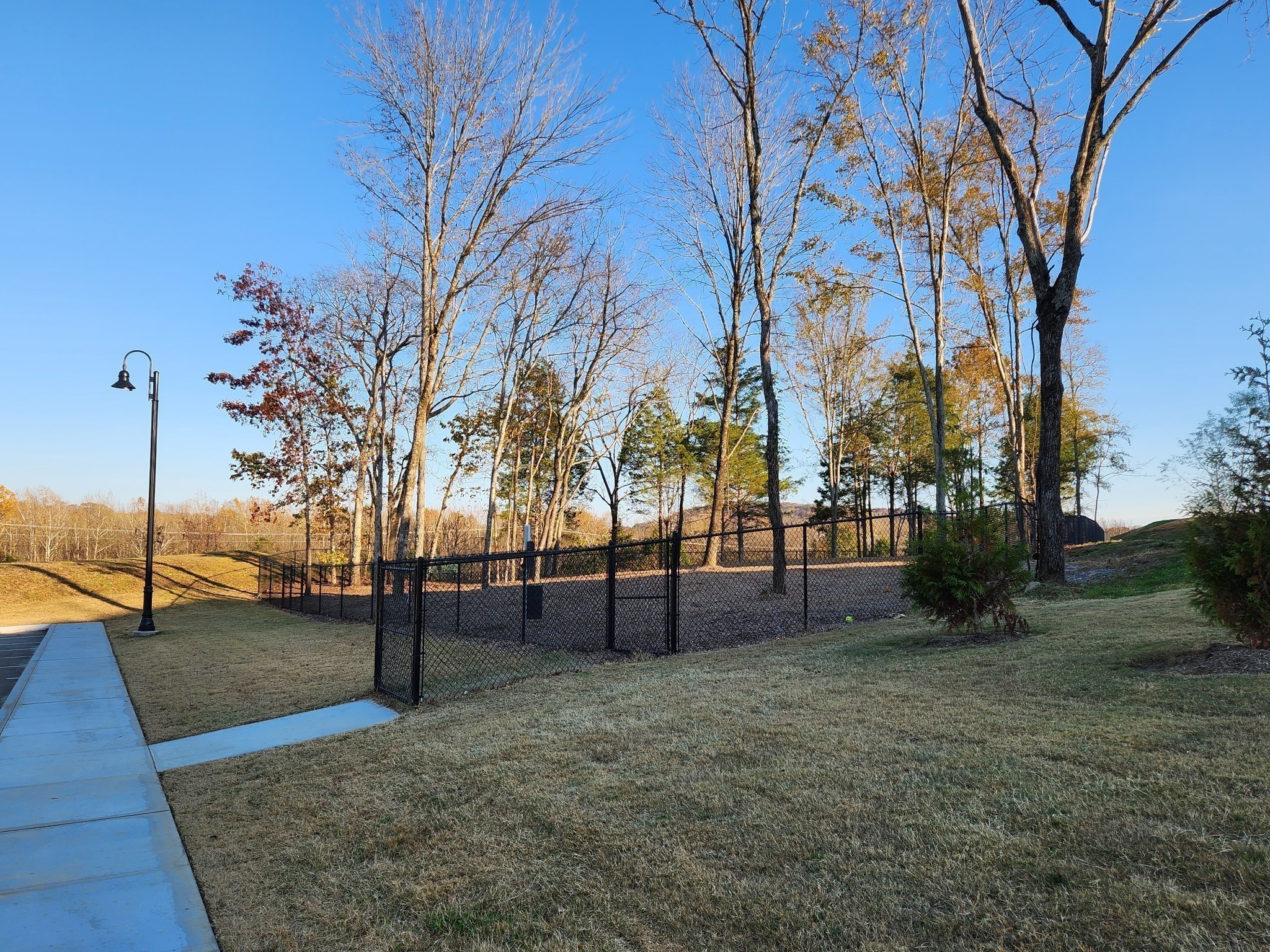 Listing photo id 27 for 695 Rexford Drive