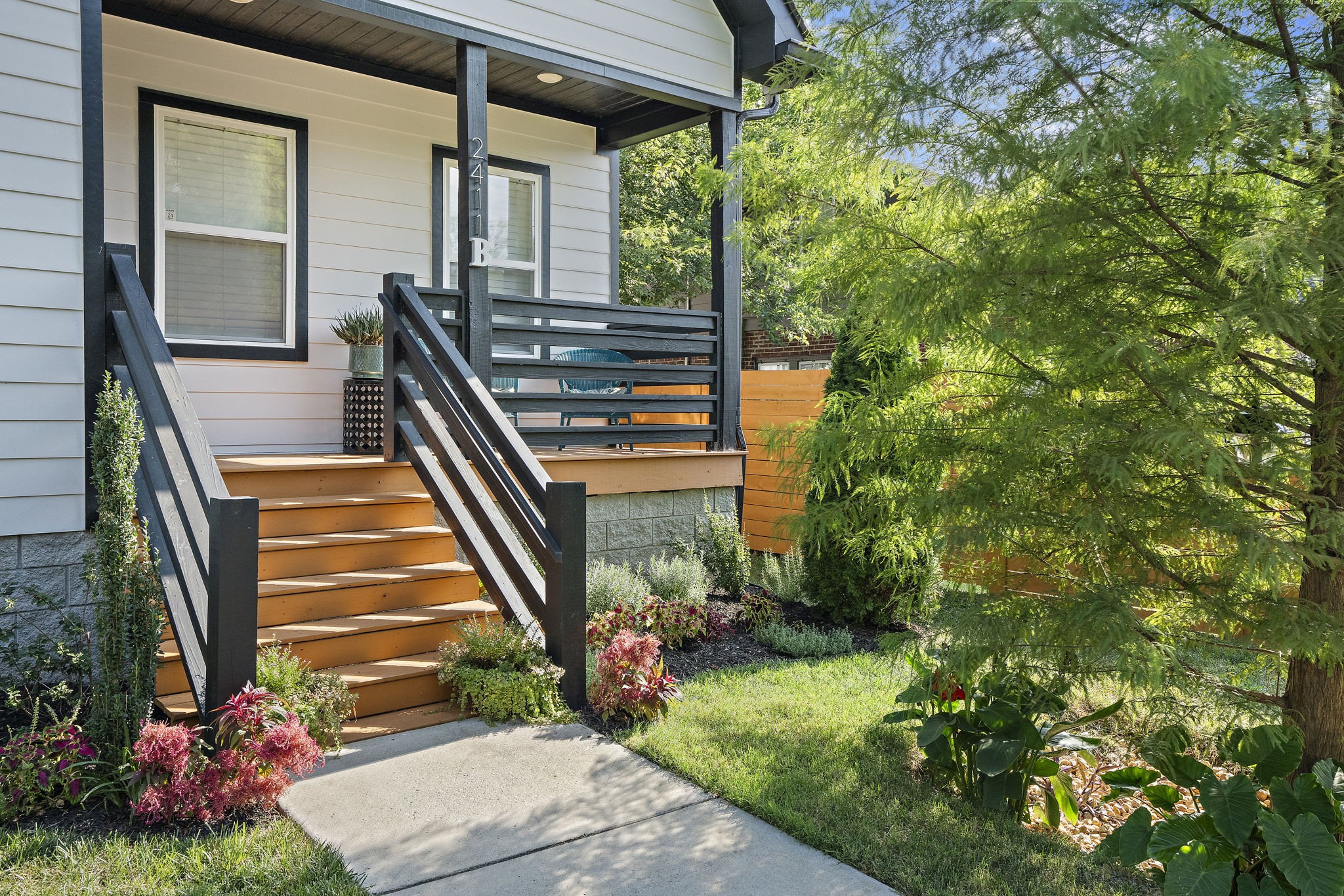 Image 3 of 32 For  64th Av Ne  