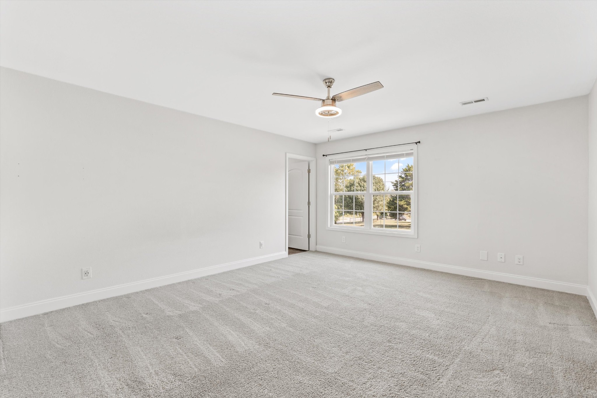 Image 18 of 19 For 409 Marion Oaks Drive