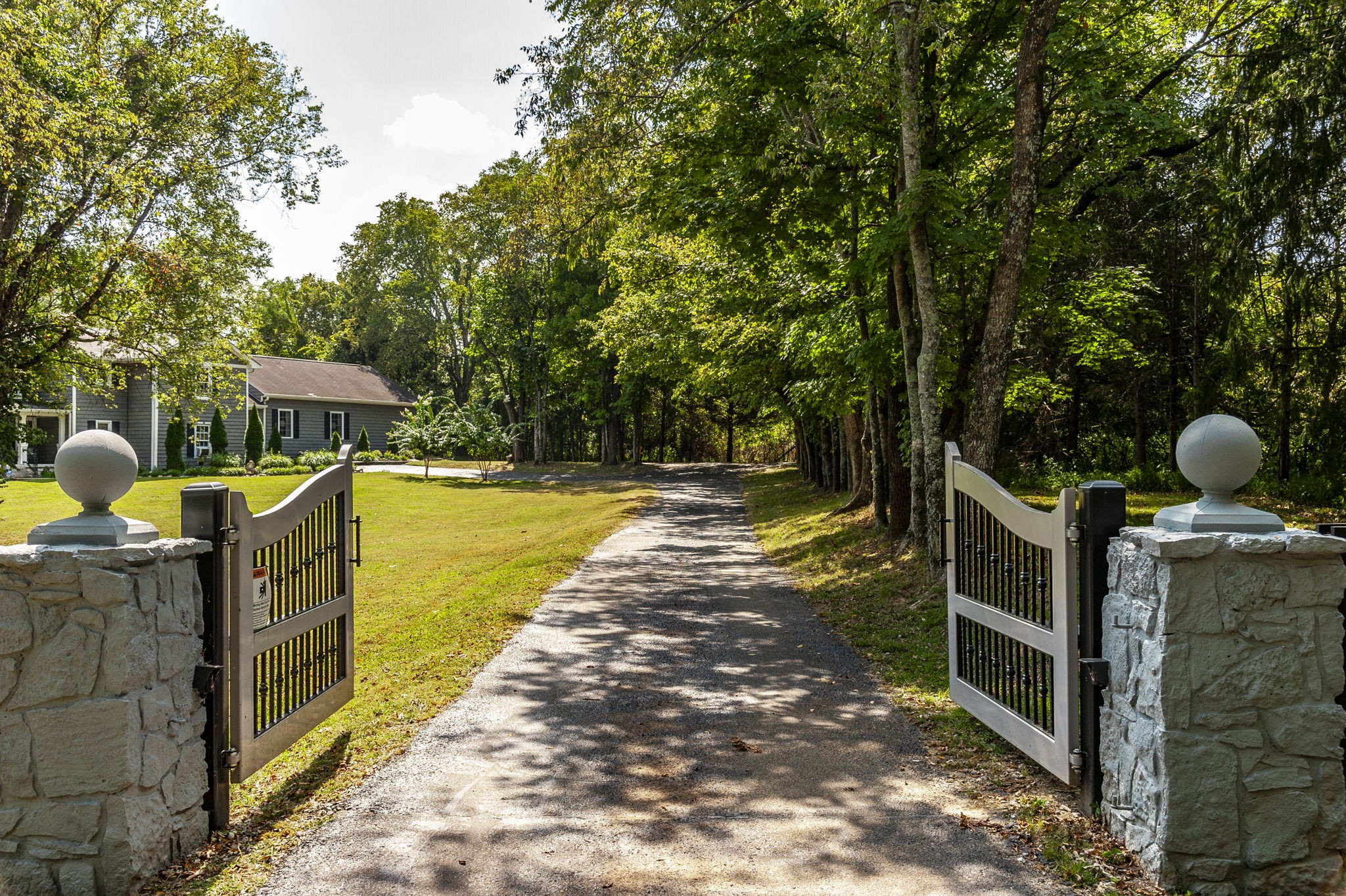 Image 8 of 68 For 557 Forest Retreat Rd