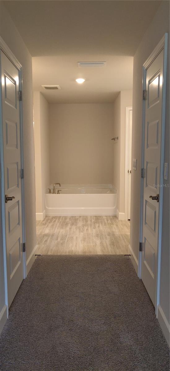 Listing photo id 10 for 2 Foxglove Court