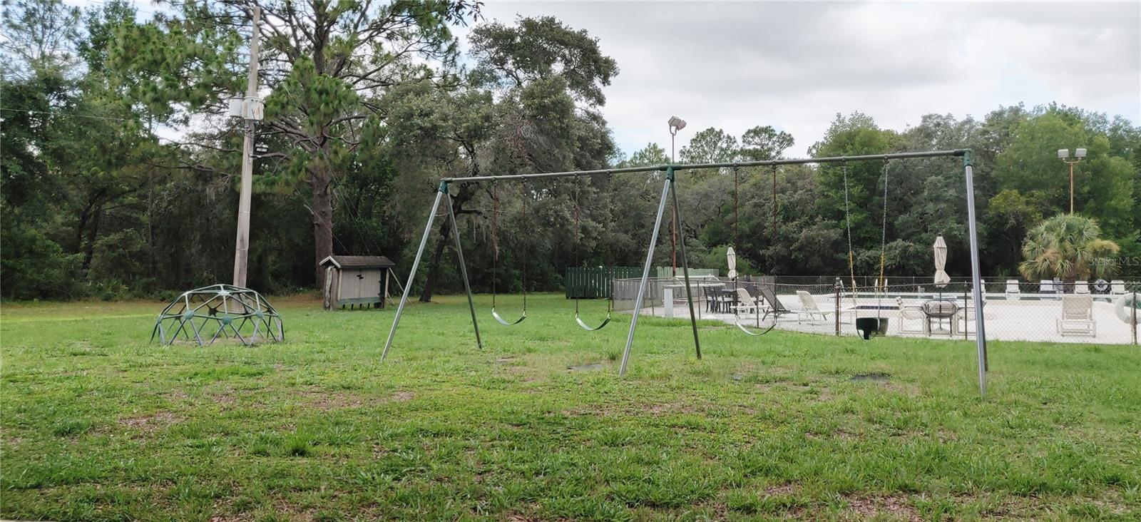 Listing photo id 18 for 2 Foxglove Court
