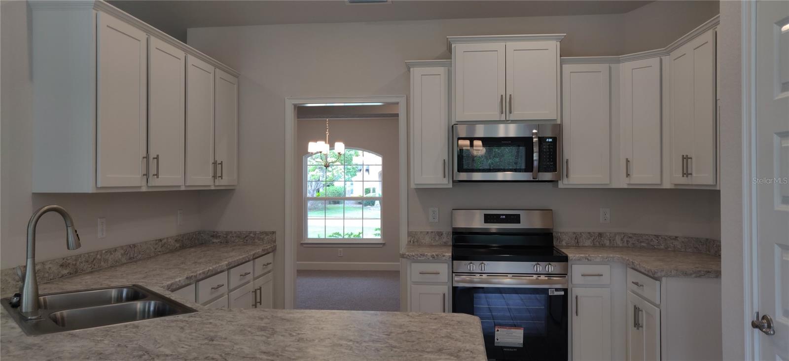 Listing photo id 7 for 2 Foxglove Court