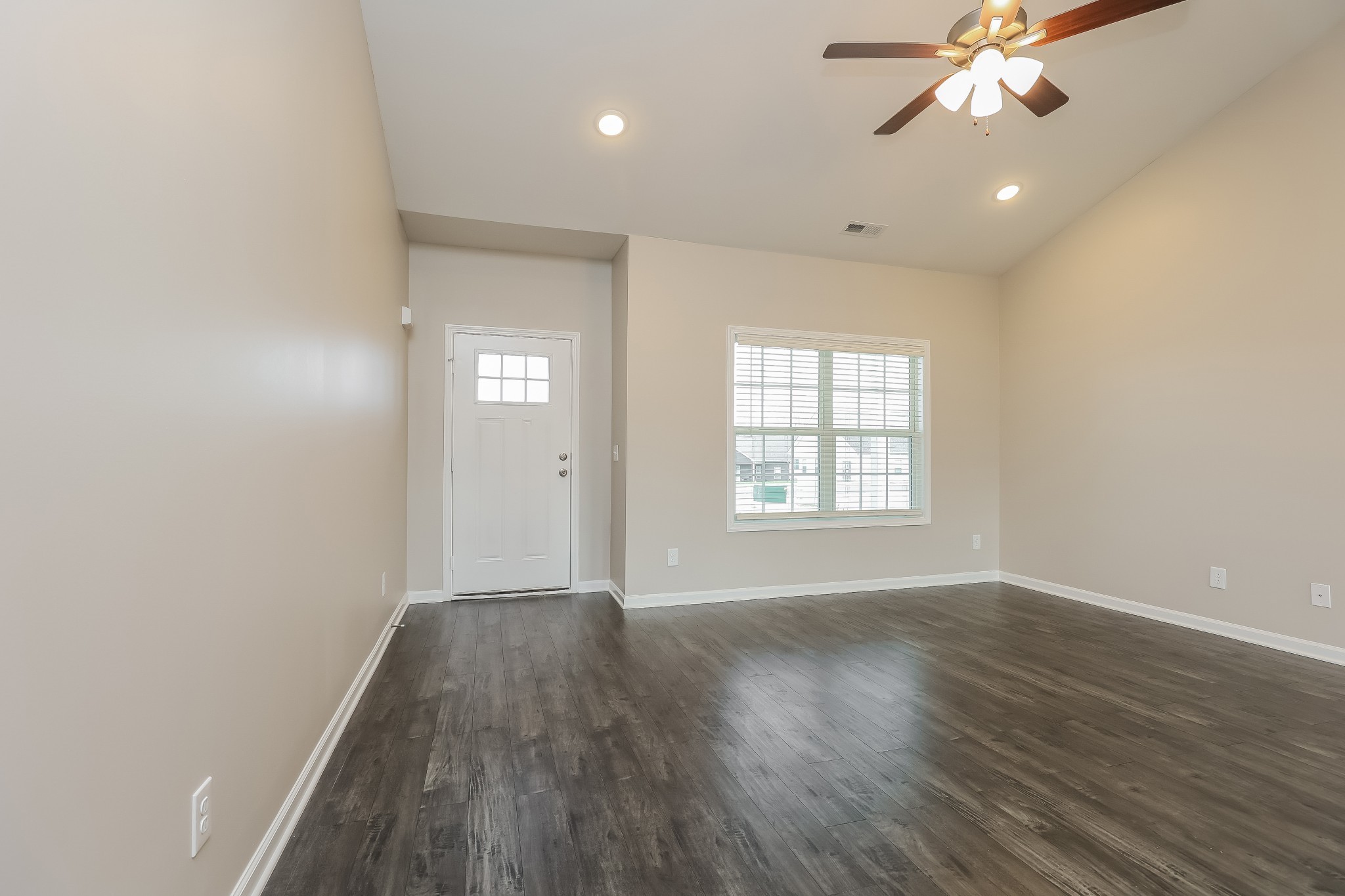 Image 5 of 10 For 17044 81st Charlesfort Avenue