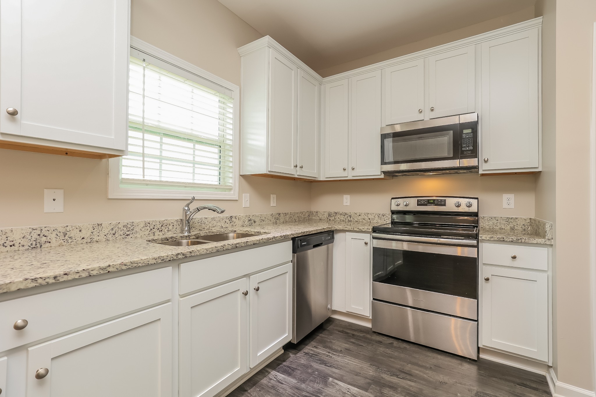 Image 7 of 10 For 17044 81st Charlesfort Avenue