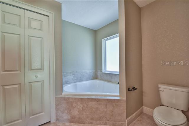 Image 17 of 25 For 17509 18th Avenue Road