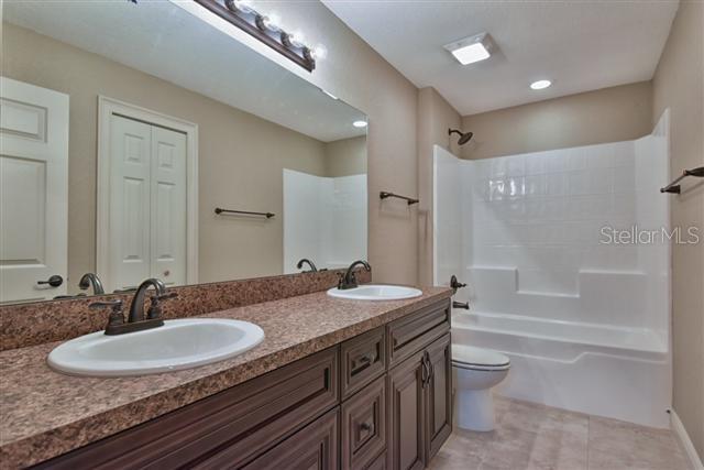 Image 18 of 25 For 17509 18th Avenue Road