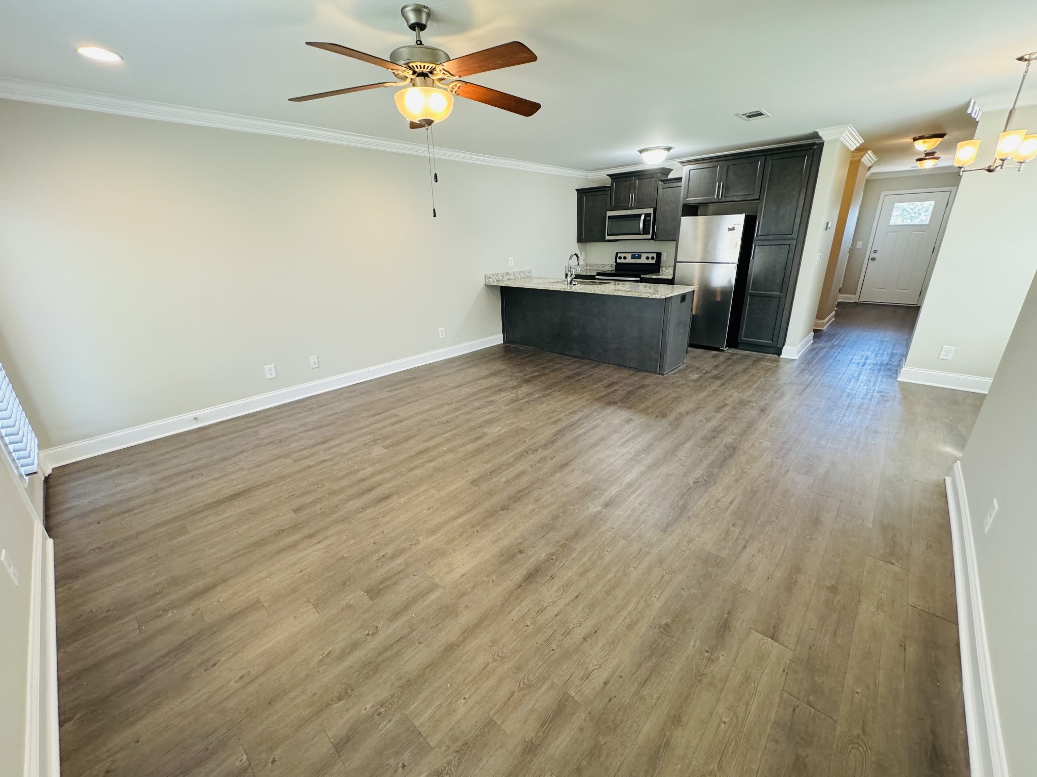 Image 3 of 5 For Annette Avenue