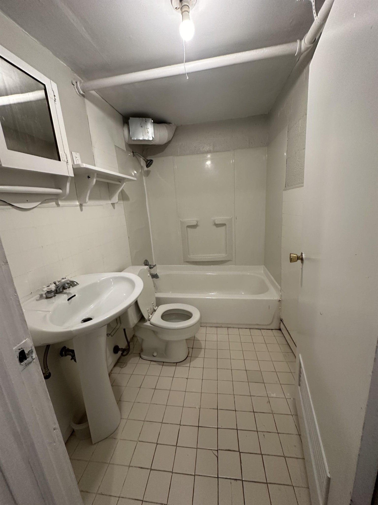 Image 10 of 11 For 818 Silver Springs Boulevard