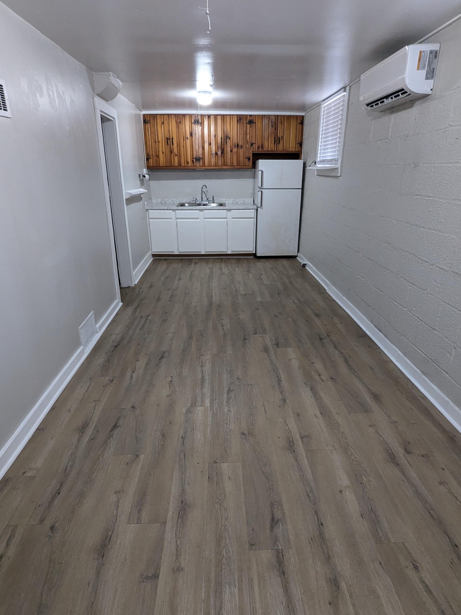 Image 3 of 11 For 818 Silver Springs Boulevard