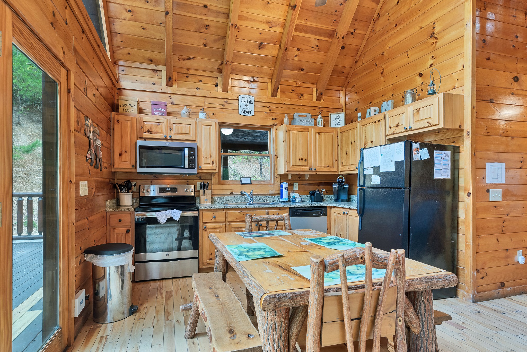 Listing photo id 9 for 8564 Spartan Drive