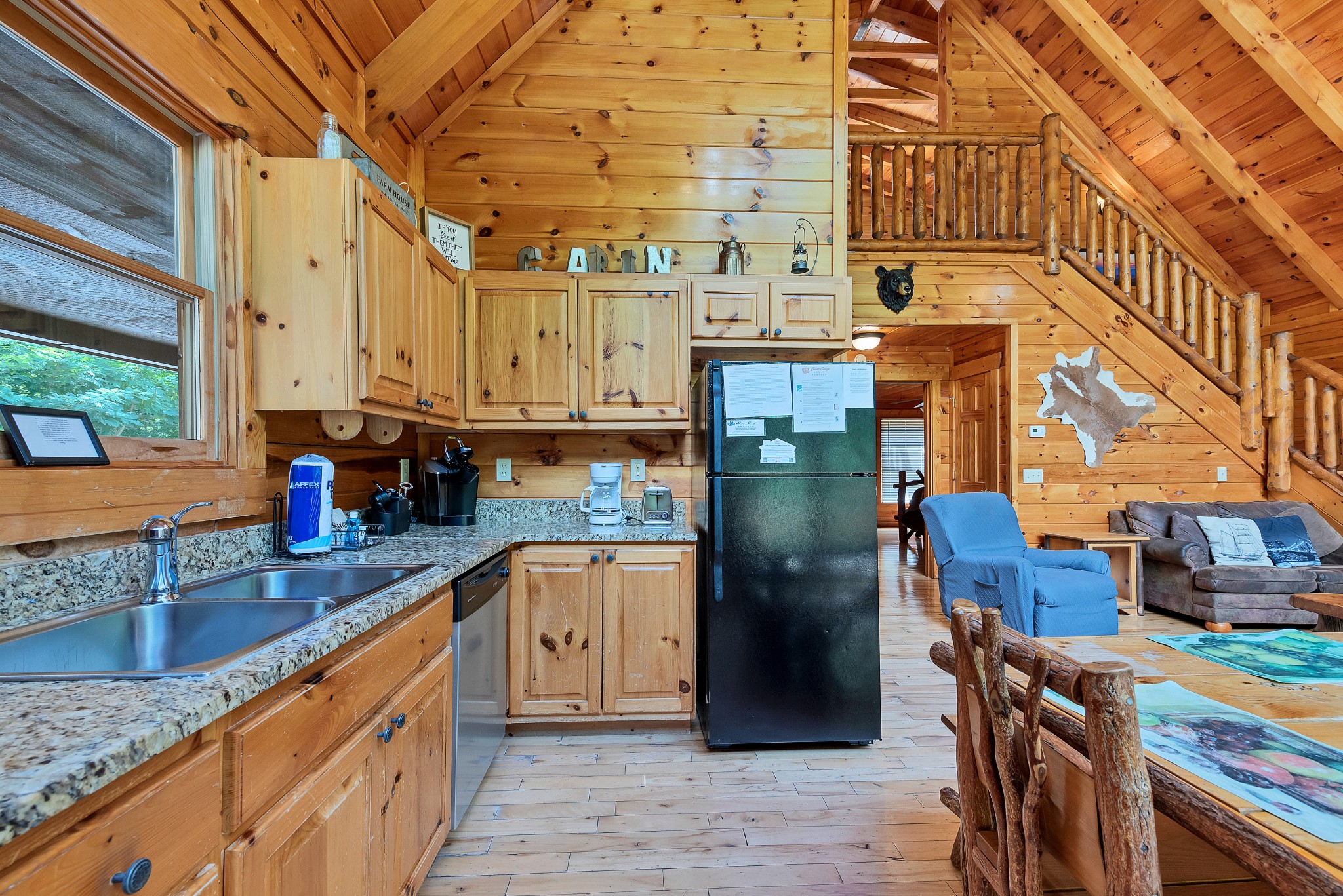 Listing photo id 10 for 8564 Spartan Drive