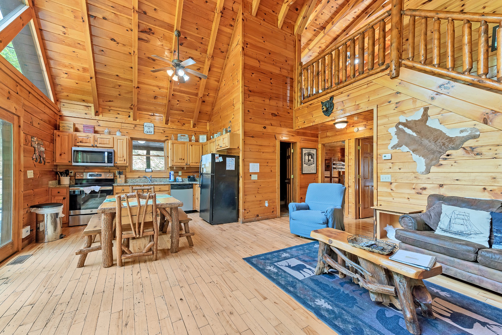 Listing photo id 11 for 8564 Spartan Drive