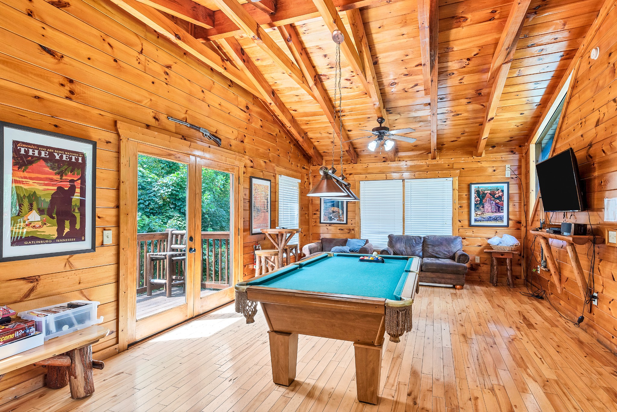 Listing photo id 13 for 8564 Spartan Drive