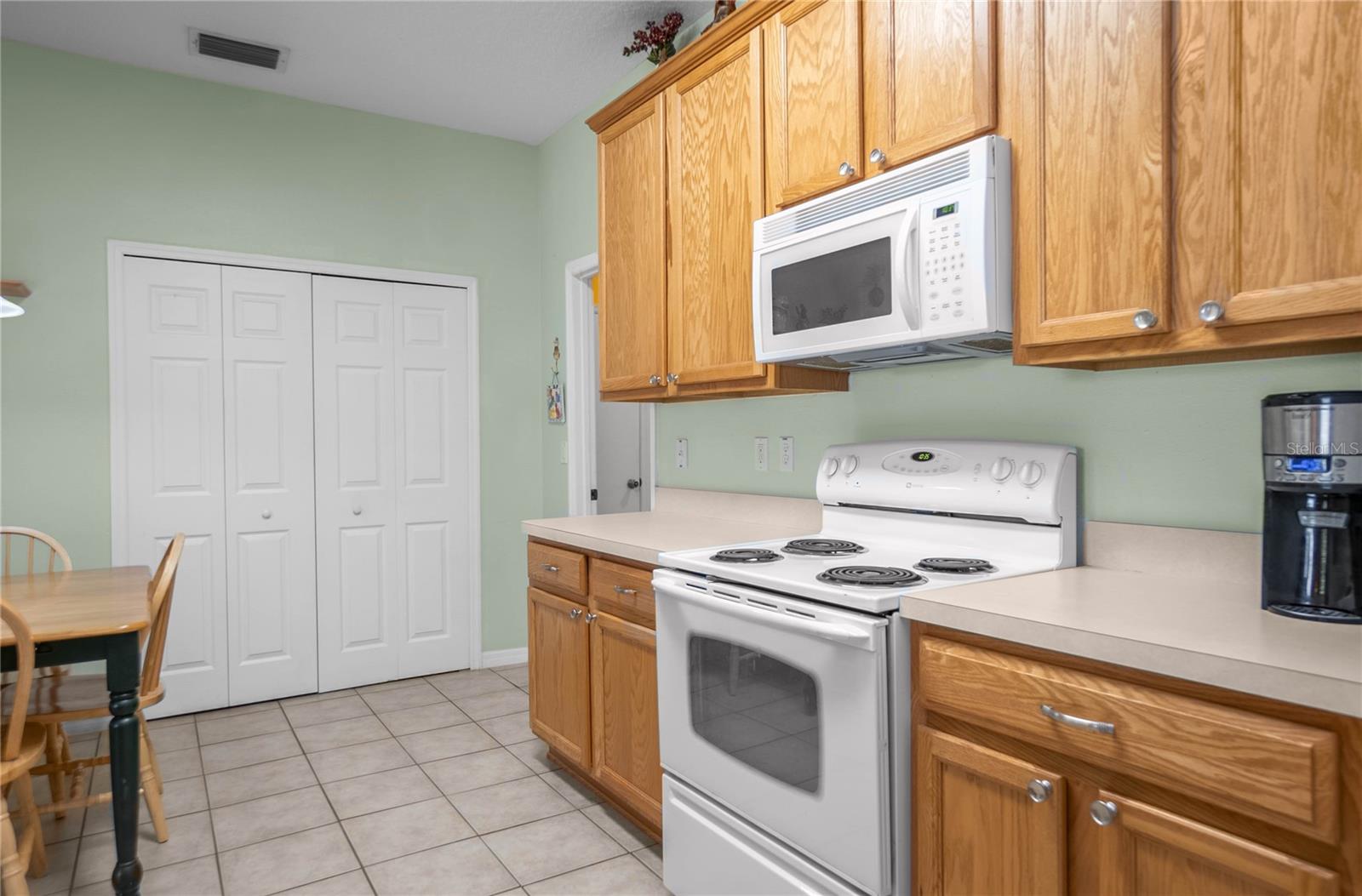 Listing photo id 14 for 8564 Spartan Drive