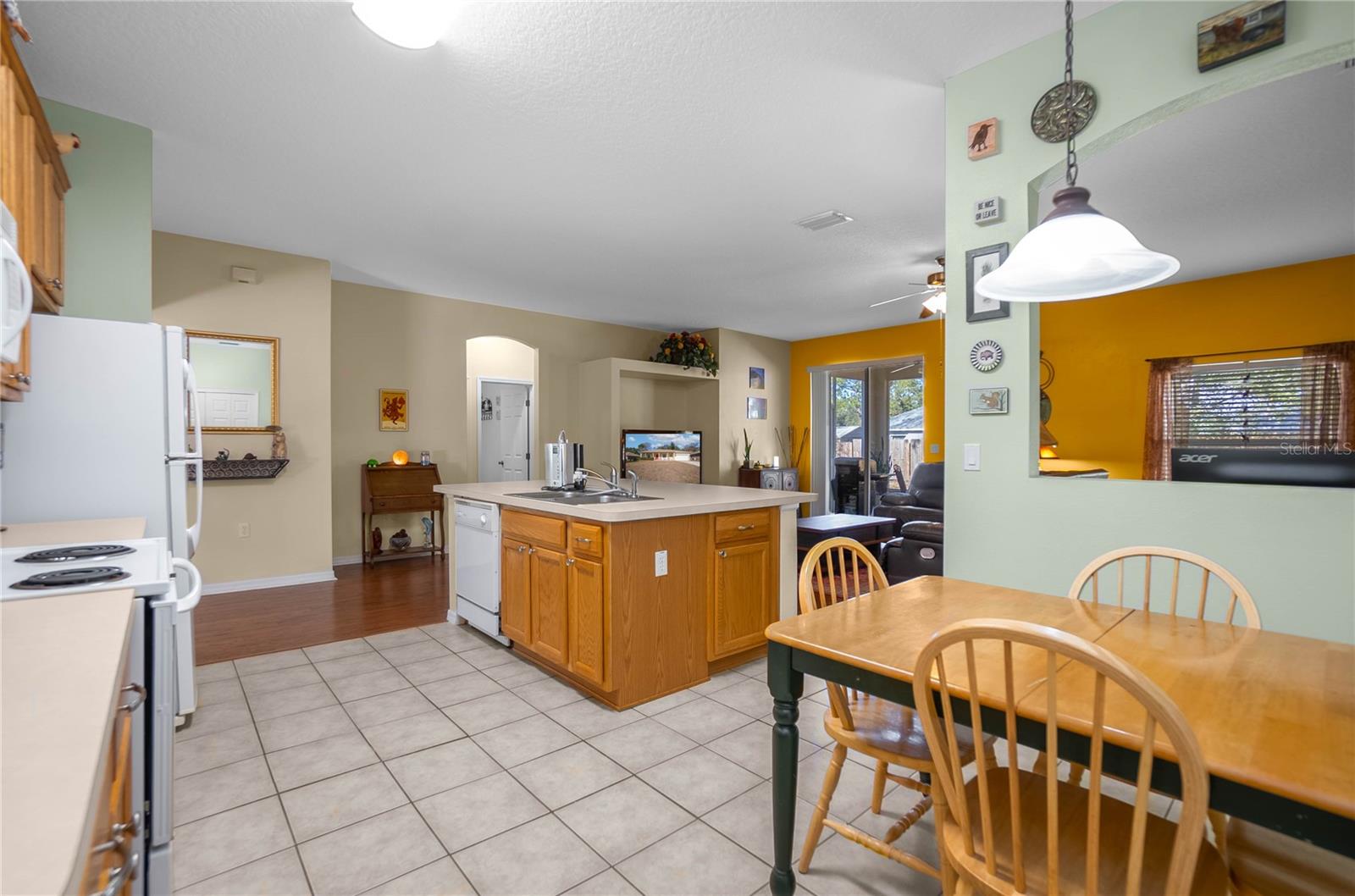 Listing photo id 16 for 8564 Spartan Drive