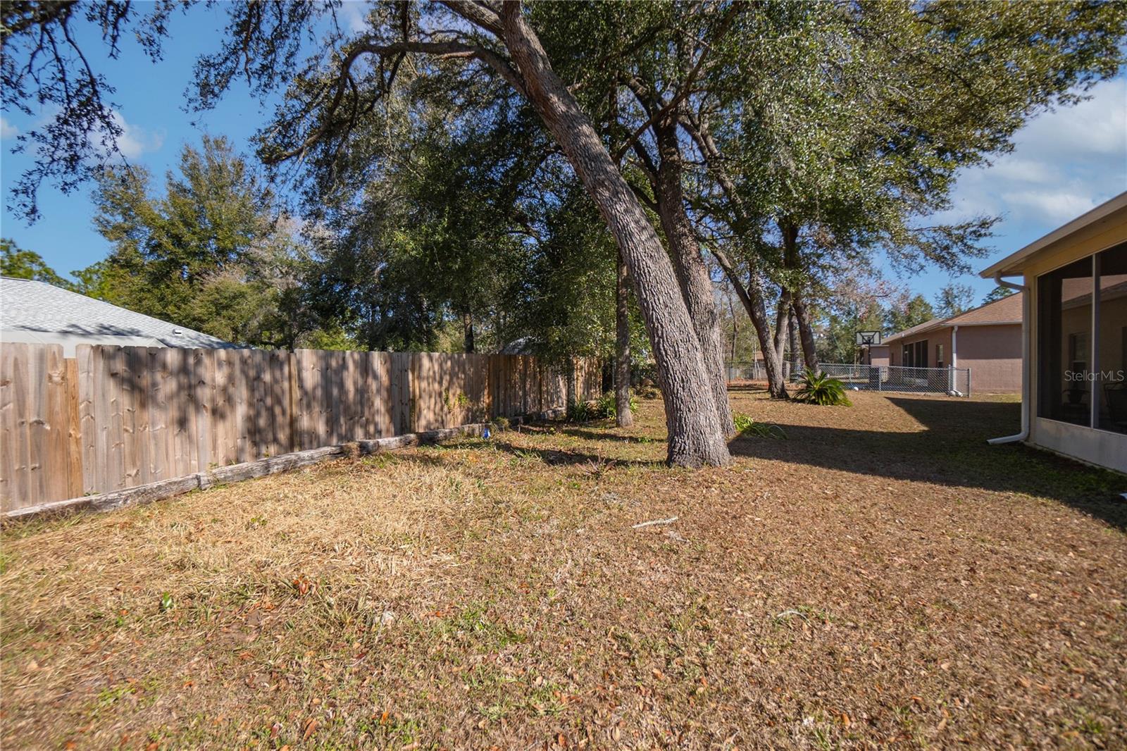 Listing photo id 31 for 8564 Spartan Drive
