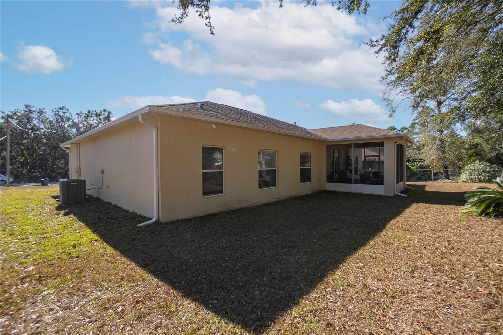 Listing photo id 33 for 8564 Spartan Drive